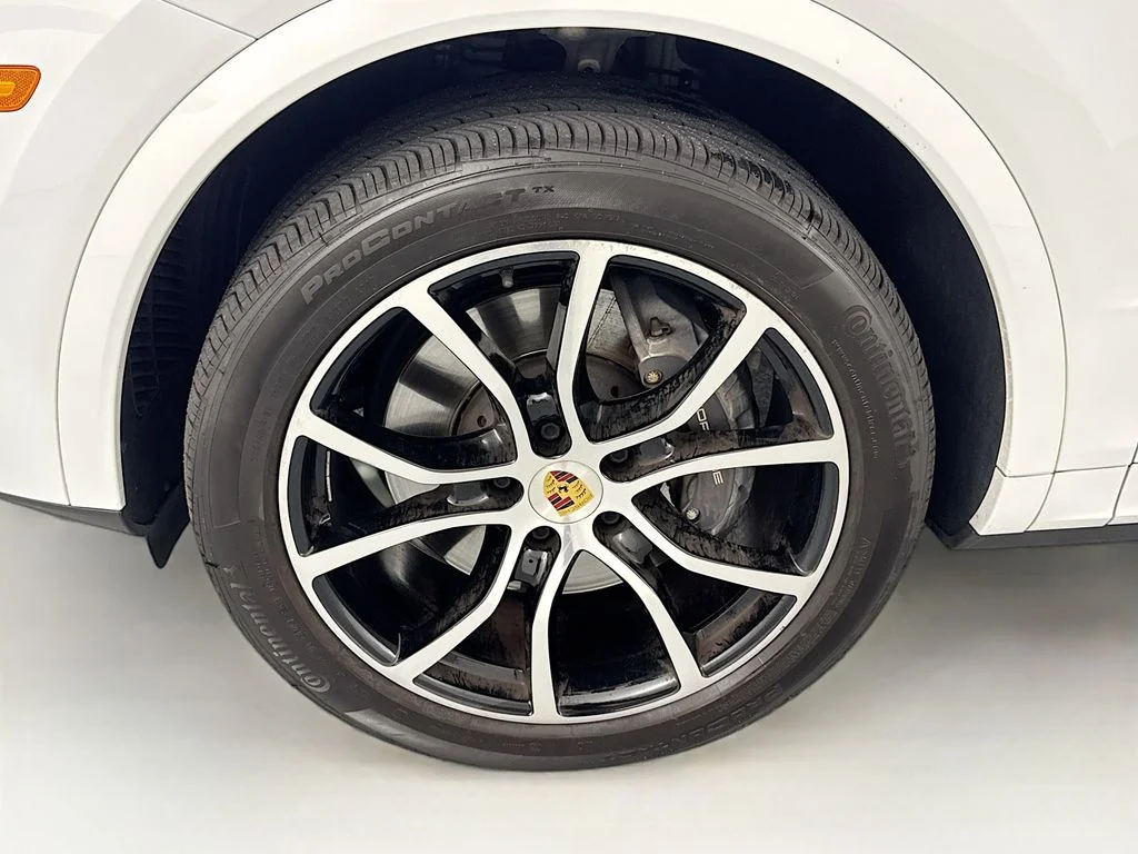 Used 2022 White Porsche Base image 32