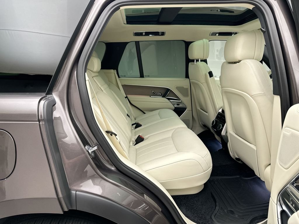 New 2026 Charente Grey Land Rover SE image 7