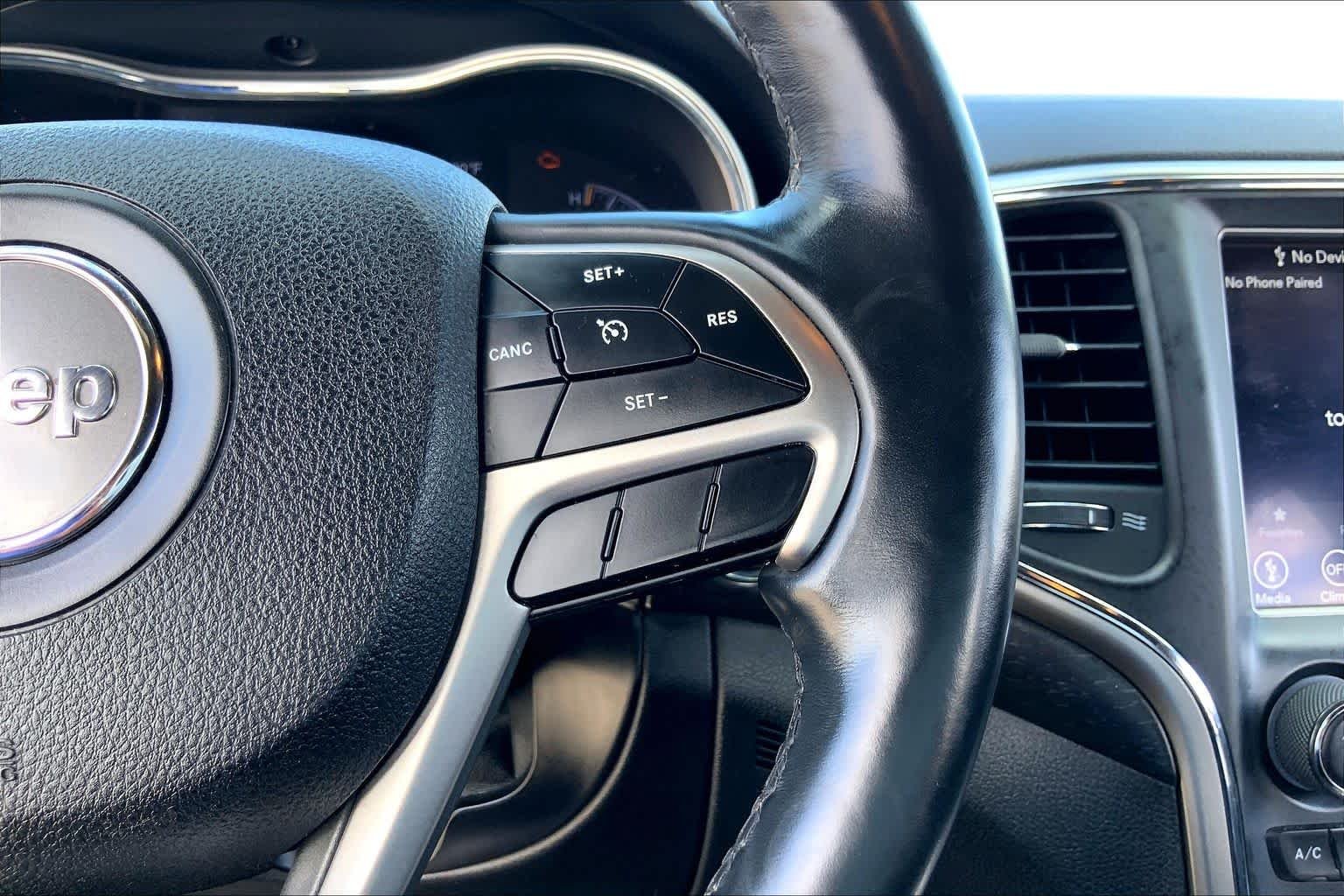 Used 2018 Granite Crystal Metallic Clearcoat Jeep Altitude image 24