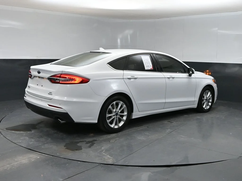 Used 2020 White Ford SE image 4