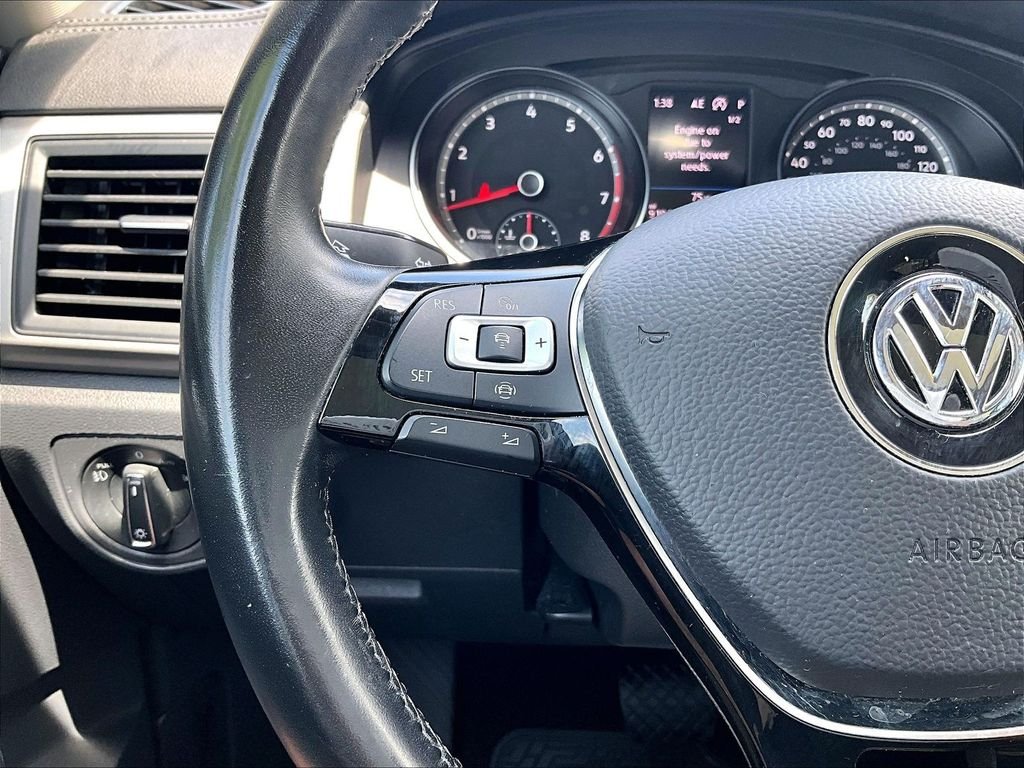 Used 2020 Gray Volkswagen 3.6L V6 SE image 24