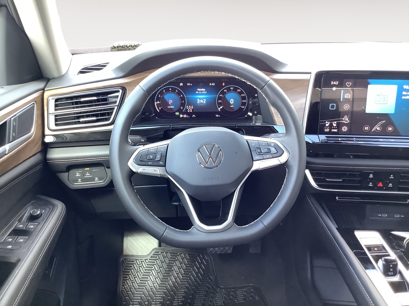 New 2026 Silver Mist Metallic Volkswagen 2.0T SE w/Technology image 15