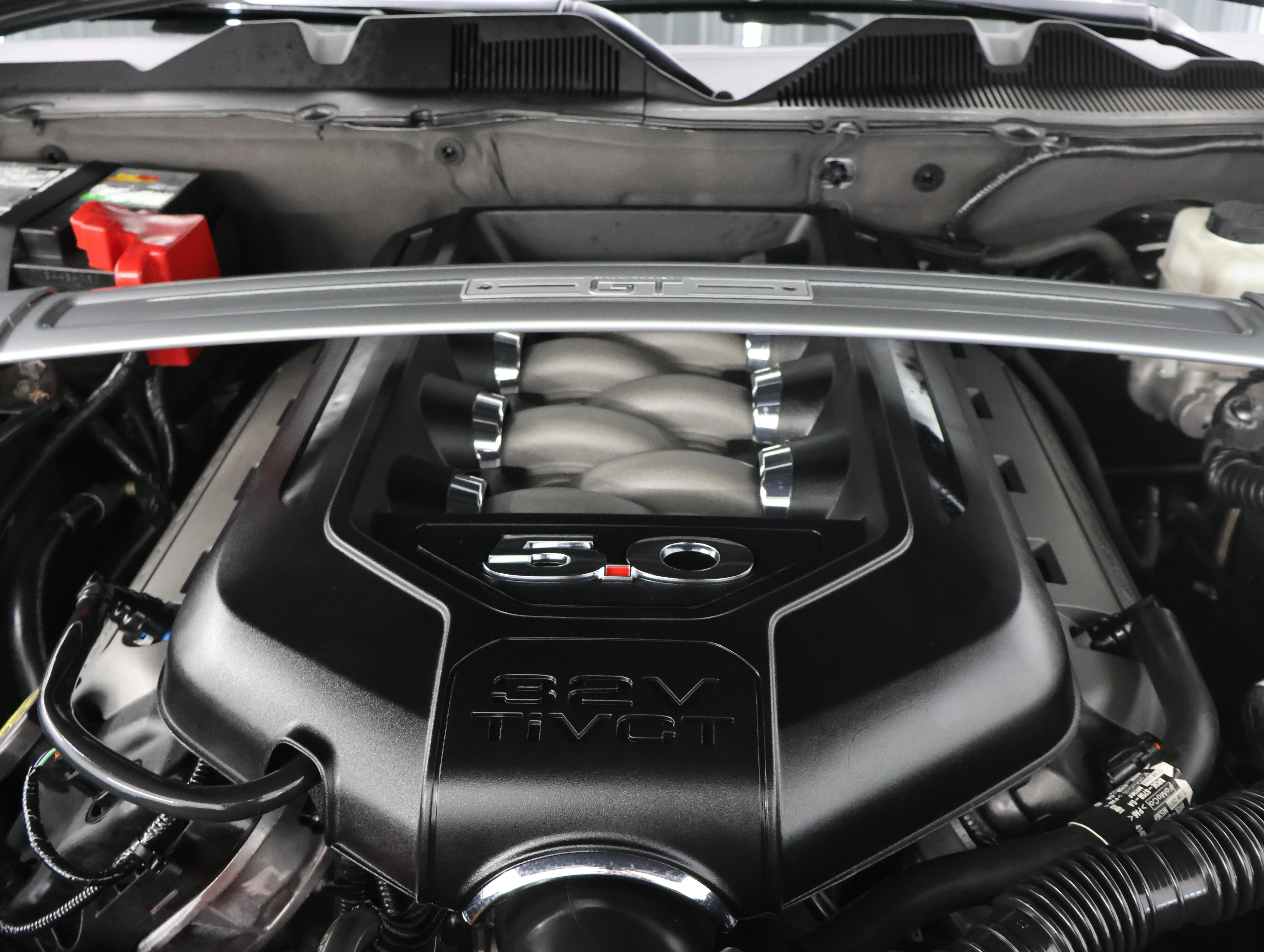 Used 2014 Sterling Gray Metallic Ford GT Premium image 17