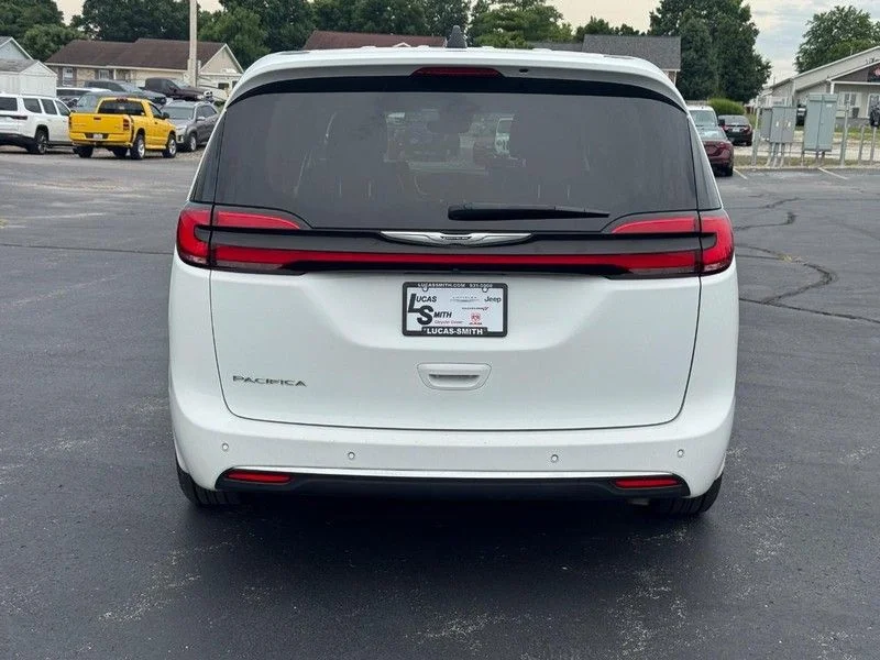 Used 2023 White Chrysler Touring L image 5