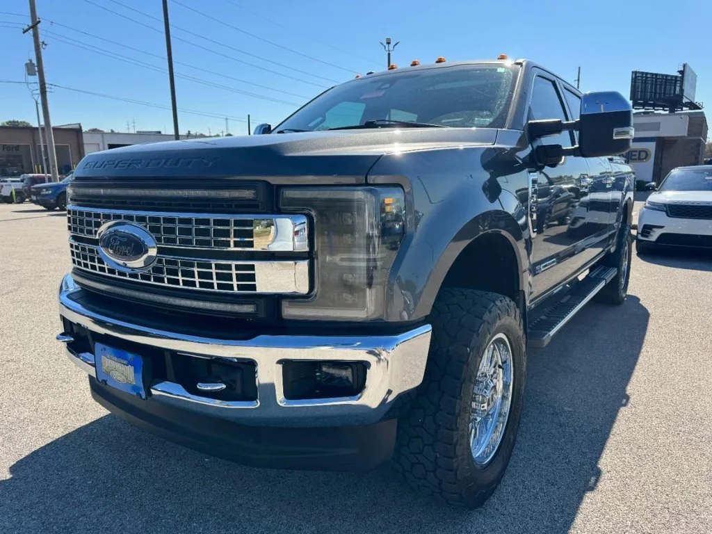 Used 2017 Magnetic Metallic Ford Lariat image 8