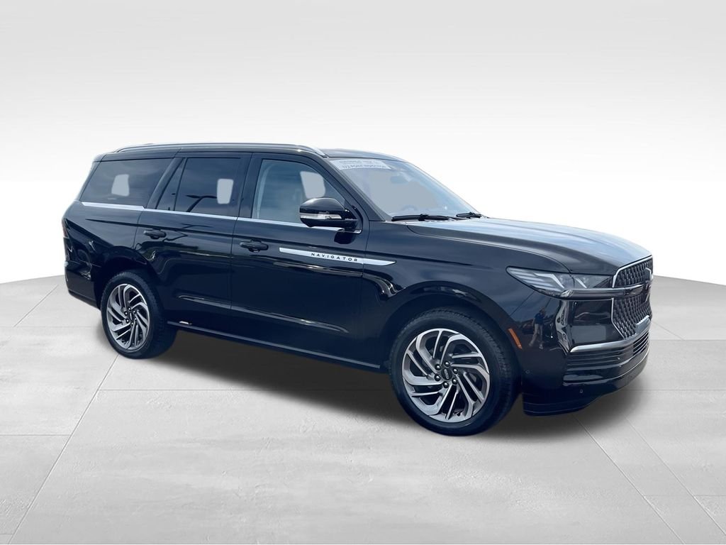 Used 2025 Black Lincoln Reserve image 2