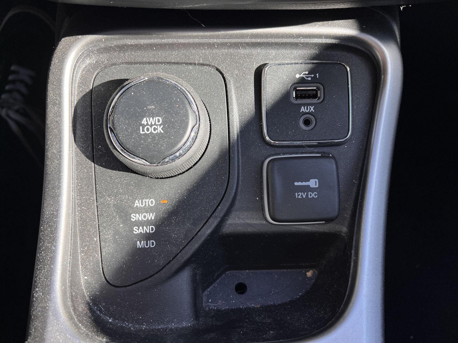 Used 2020  Jeep  image 15