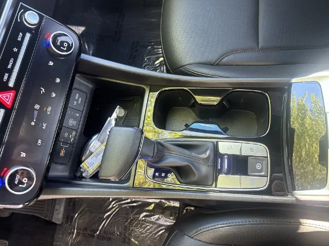 Used 2025 White Hyundai SEL image 23
