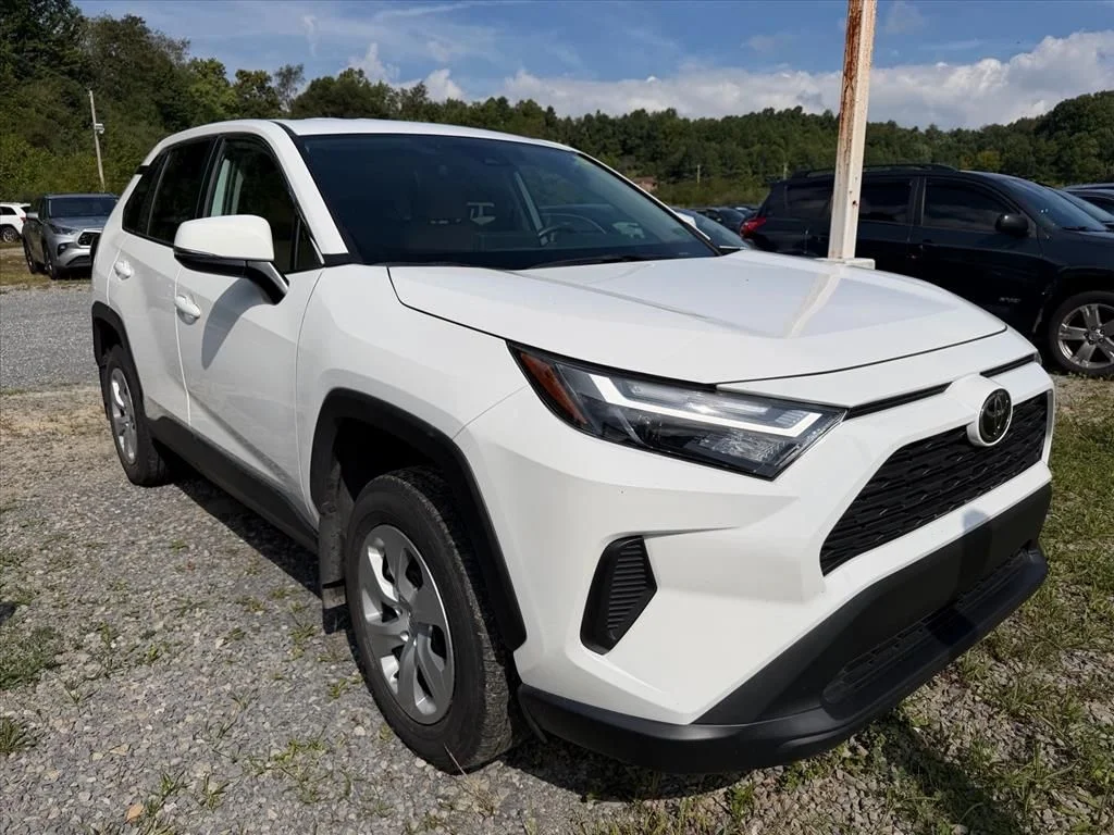 Used 2025 White Toyota LE image 4