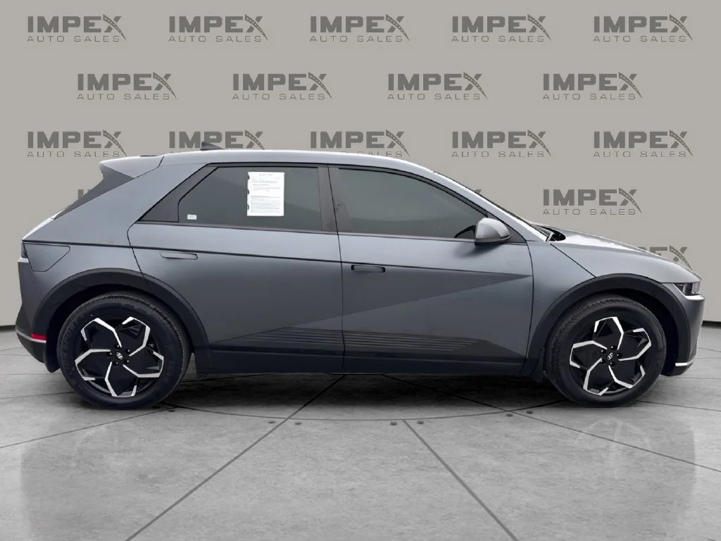 Used 2024 Gray Hyundai SEL image 6