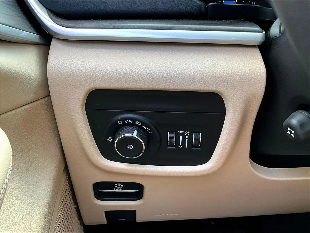 Used 2023 Red Jeep Limited image 15