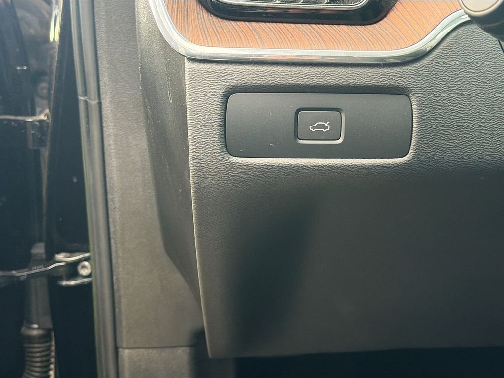 2023 Volvo XC60 Plus - Photo 11