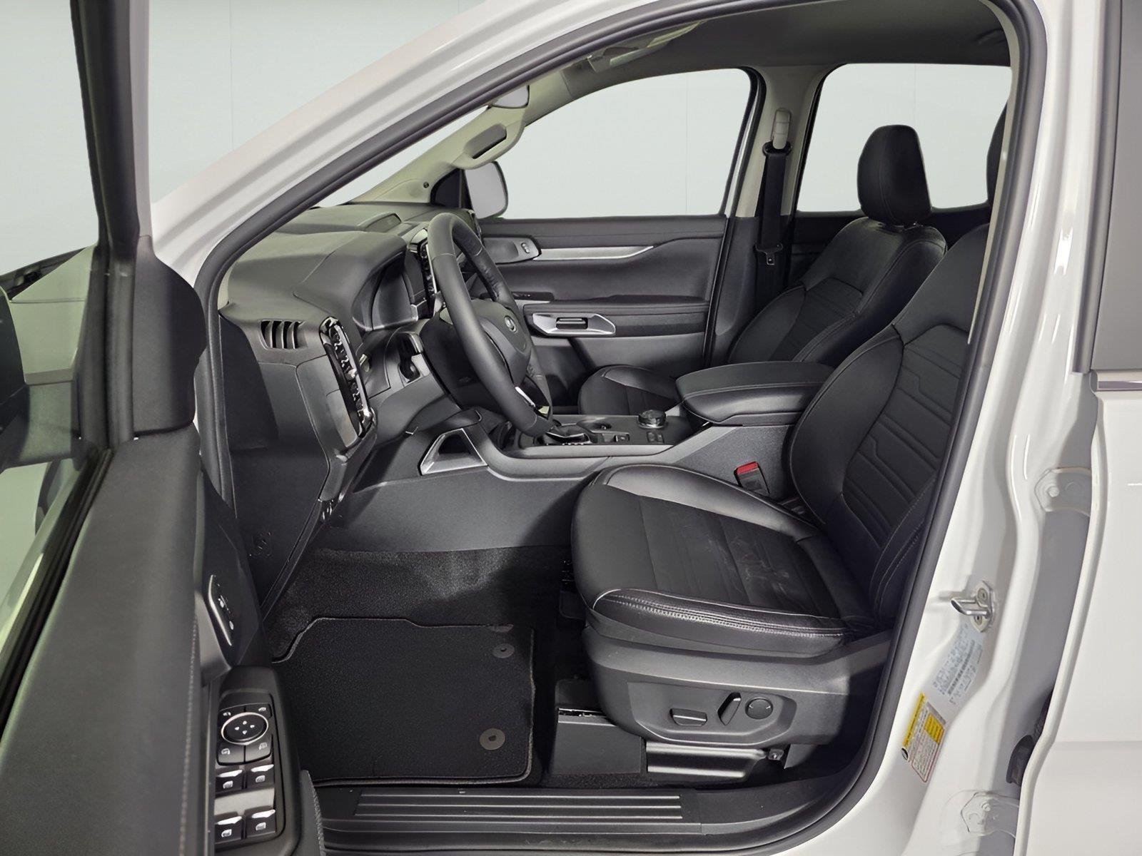 Used 2025 Oxford White Ford LARIAT image 15