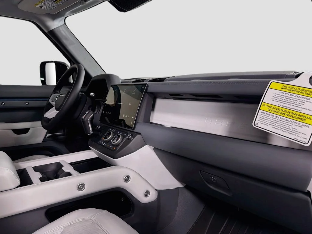 New 2026 Tasman Blue Land Rover X-Dynamic SE image 31