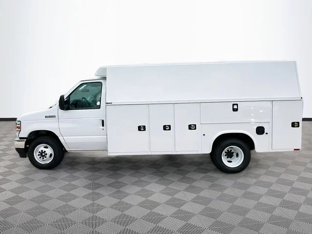New 2026 Oxford White Ford Base image 3