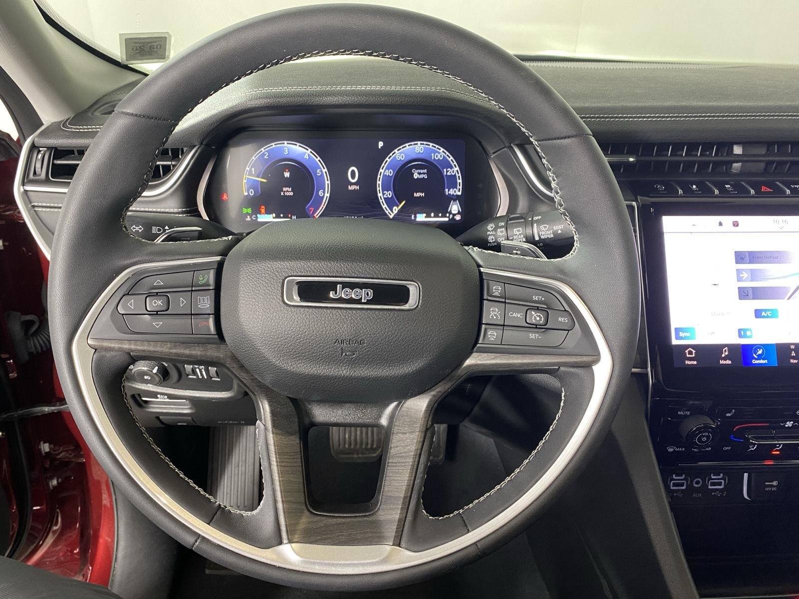 Used 2023  Jeep  image 14