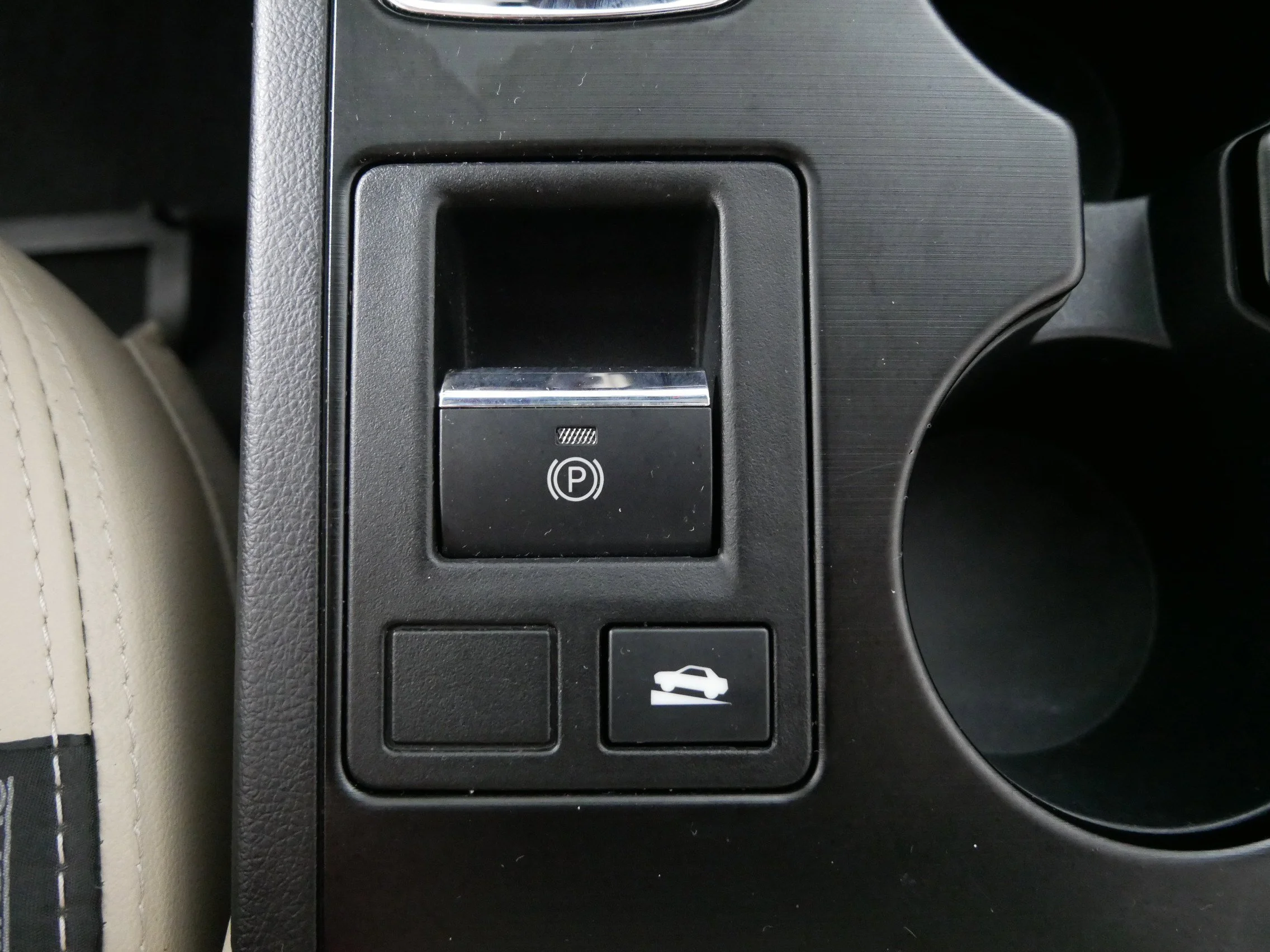 Used 2018 Tungsten Metallic Subaru Limited image 30