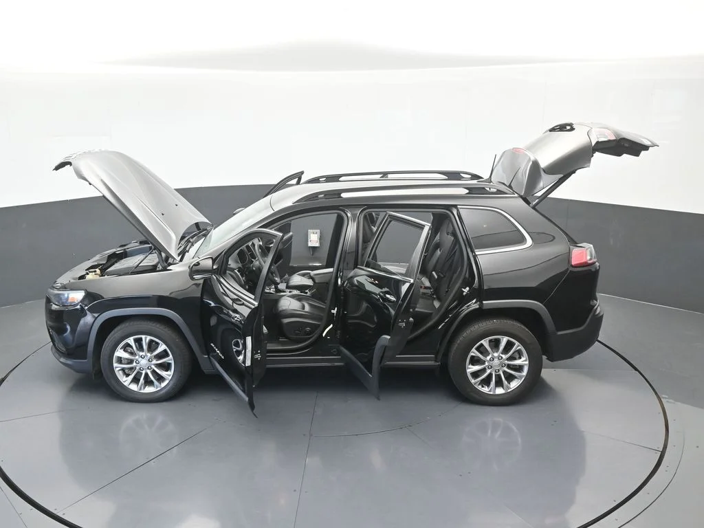 Used 2022 Diamond Black Crystal Pearlcoat Jeep Latitude Lux image 61
