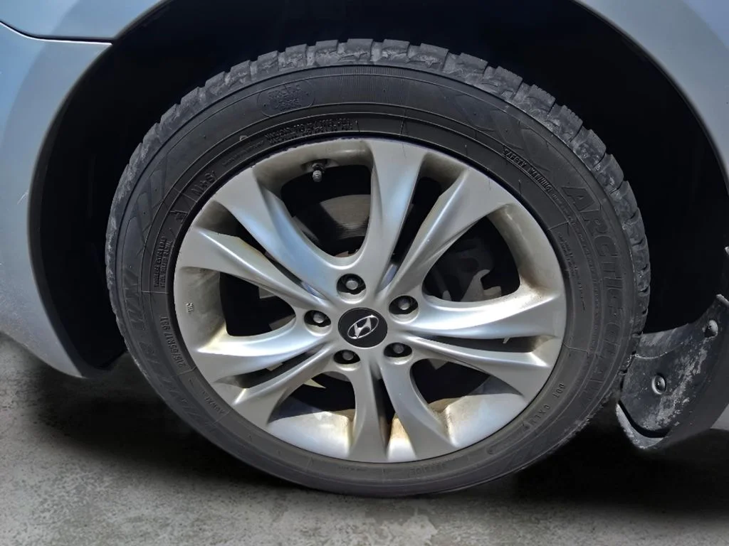Used 2012 Radiant Silver Metallic Hyundai 2.4L Limited image 28