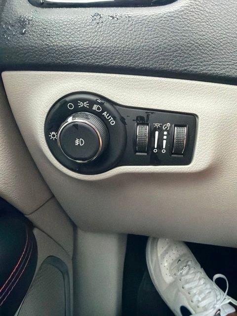 Used 2020 White Jeep Limited image 28