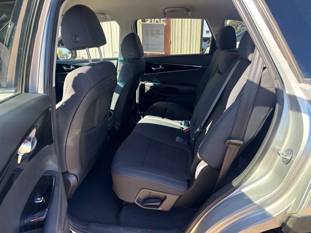 Used 2019 Silver Kia S image 4