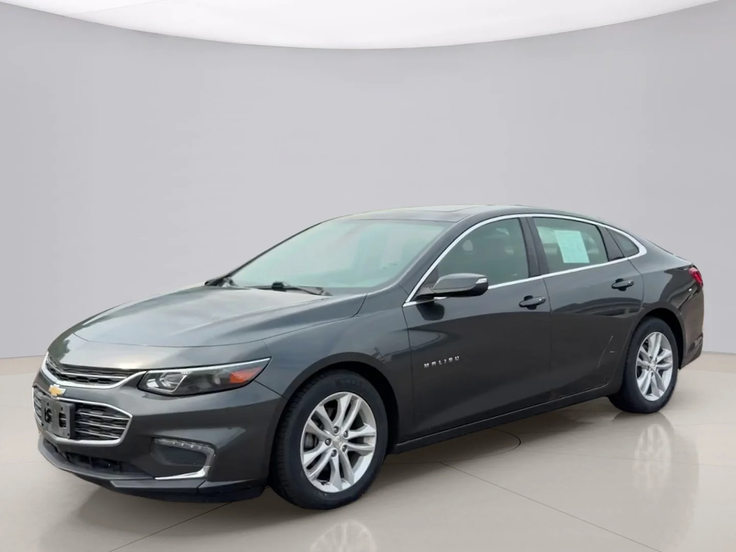 Used 2018 Gray Chevrolet LT image 1