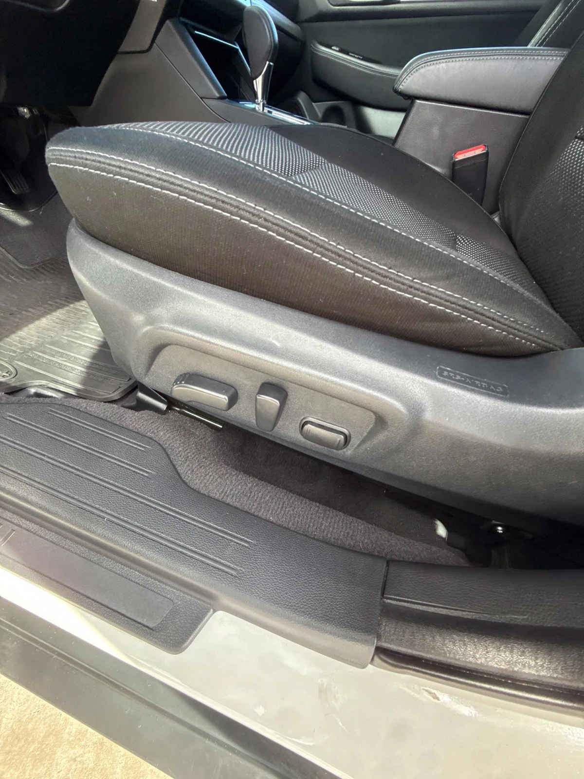 Used 2016 Crystal White Pearl Subaru 2.5i Premium image 17