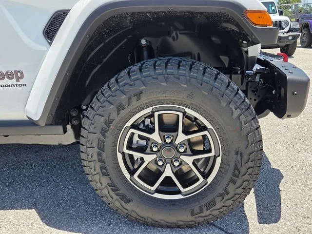 New 2026 Bright White Clear-Coat Exterior Paint Jeep Rubicon X image 10