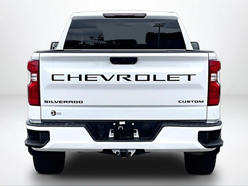 Used 2023 White Chevrolet Custom image 5