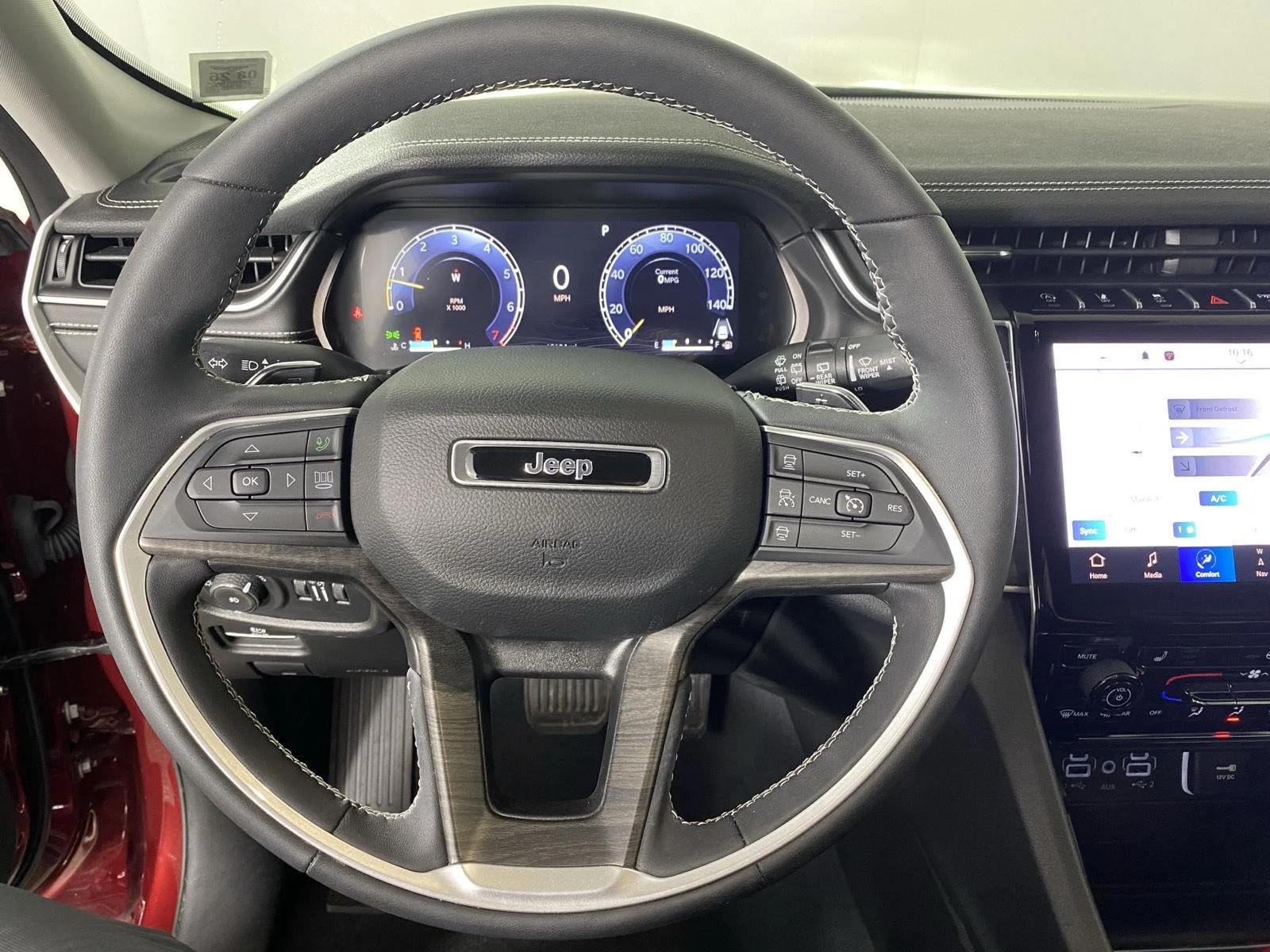 Used 2023  Jeep  image 14