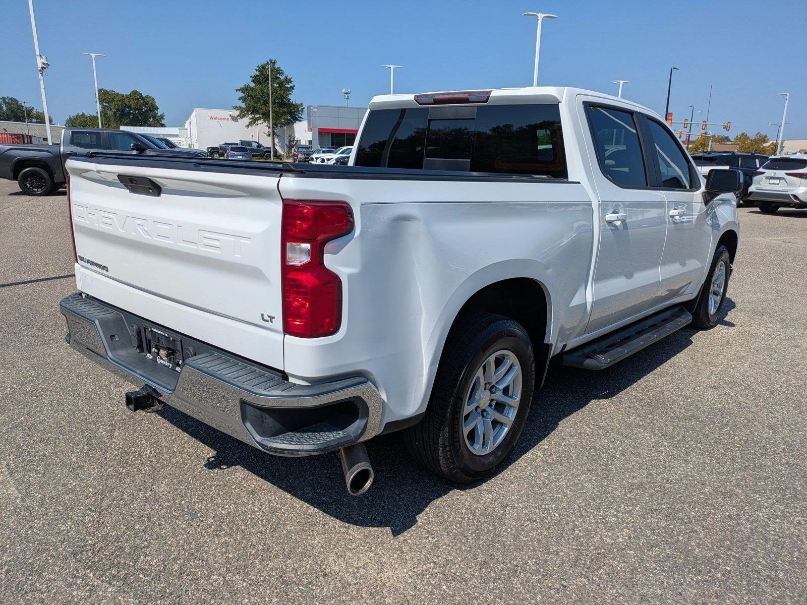 Used 2019 Summit White Chevrolet LT image 4