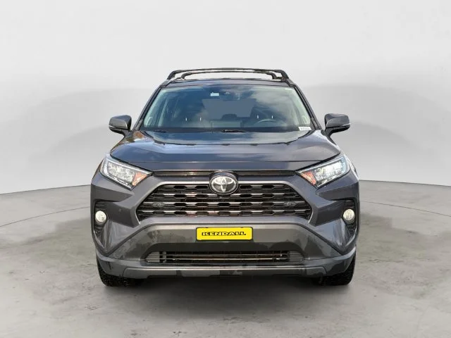 Used 2019 Gray Toyota XLE Premium image 2