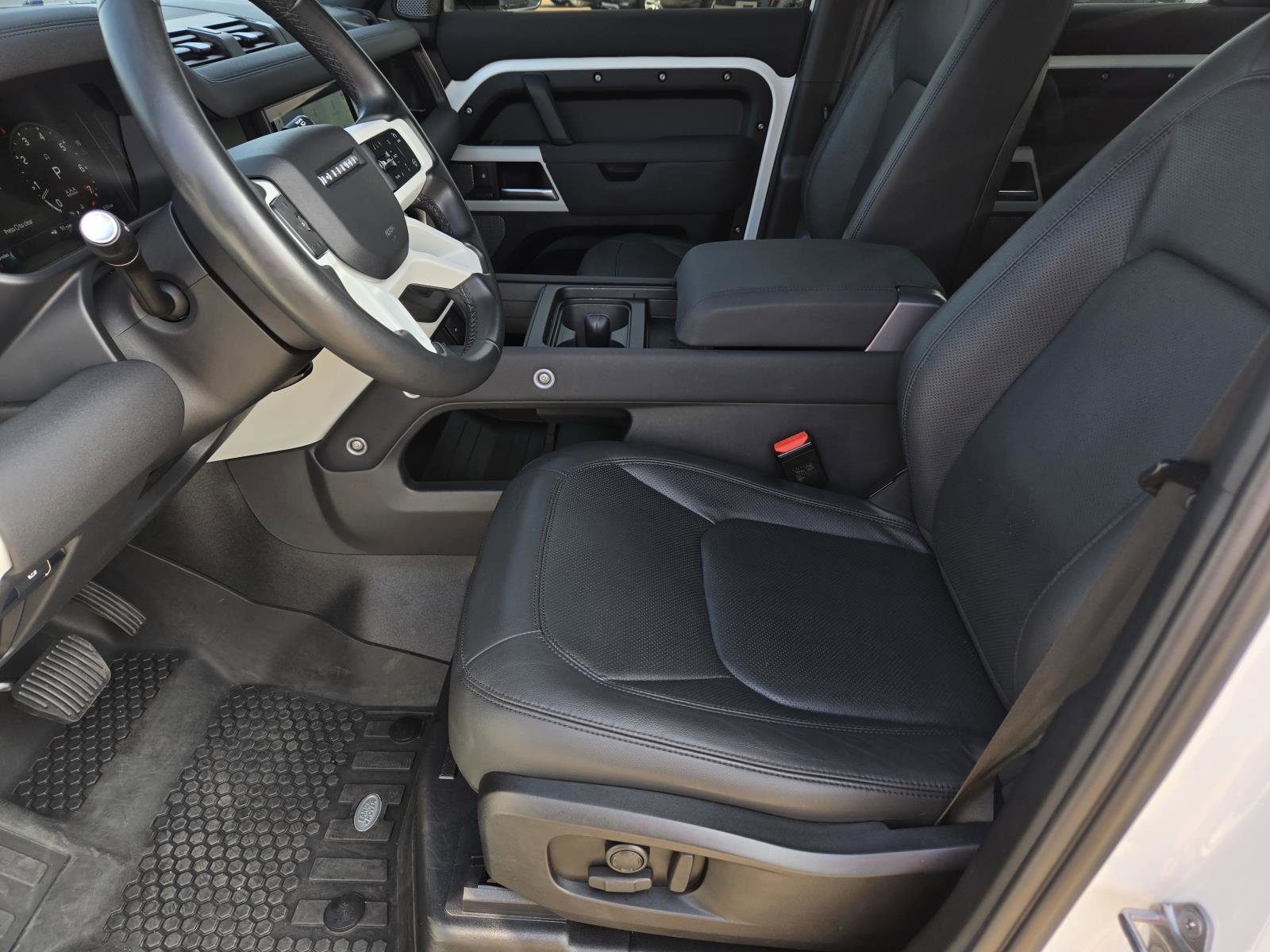 Used 2023 Fuji White Land Rover SE image 18
