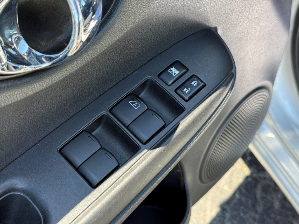Used 2015 Silver Nissan SV image 10