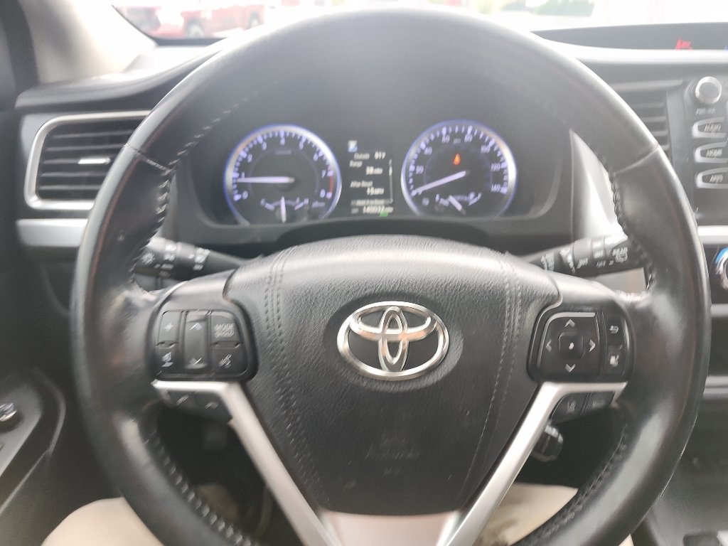 Used 2018 Blizzard Pearl Toyota SE image 23