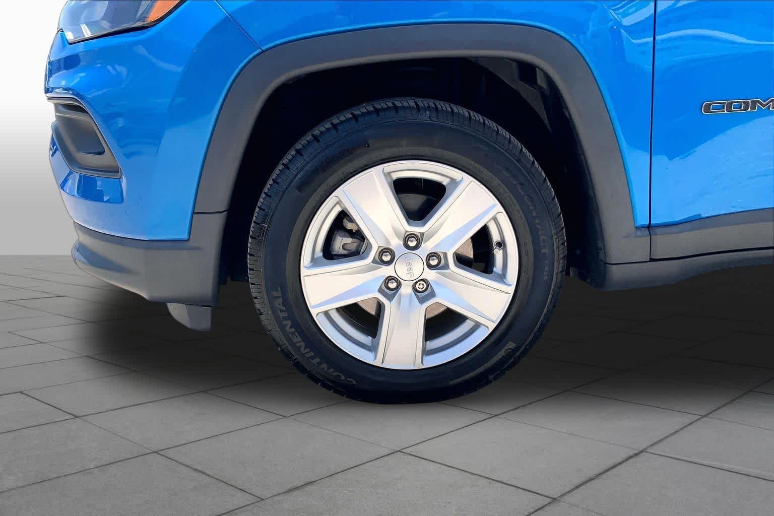 Used 2022 Laser Blue Pearlcoat Jeep Latitude image 11