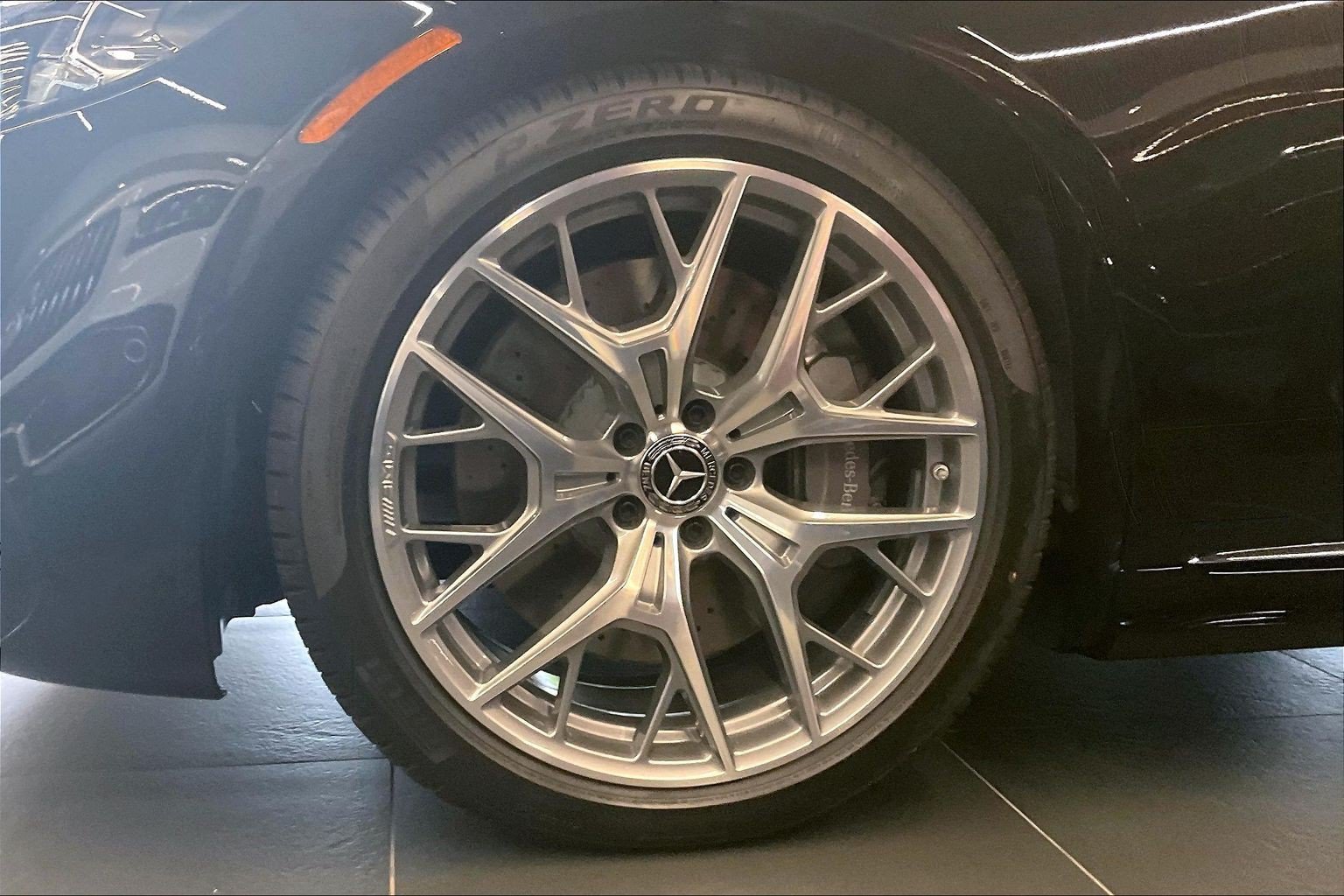 New 2027 MANUFAKTUR Black Sparkling Mercedes-Benz S 580 image 22