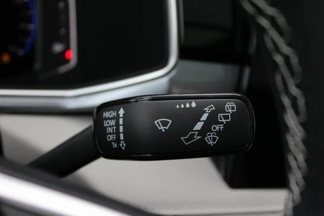 2025 Volkswagen Taos SEL - Photo 13