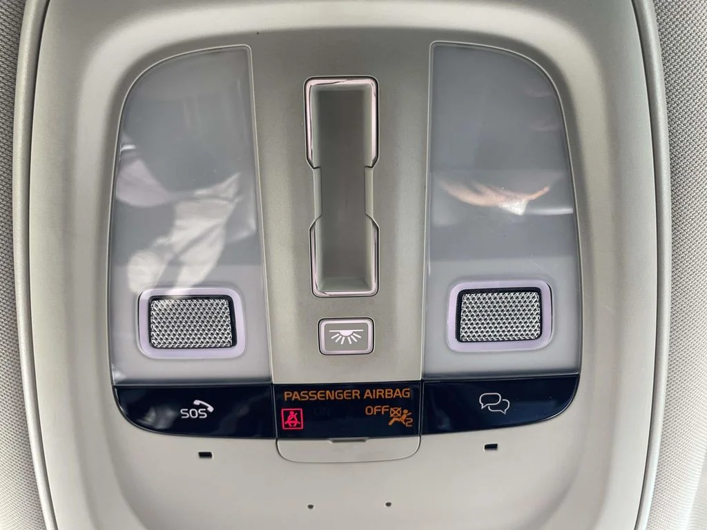 Used 2024 Crystal White Metallic Volvo Core Dark Theme image 21