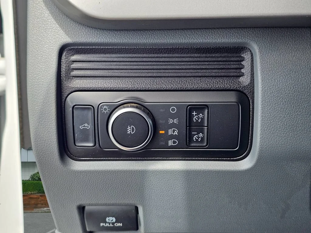 Used 2024 Oxford White Ford XL image 18