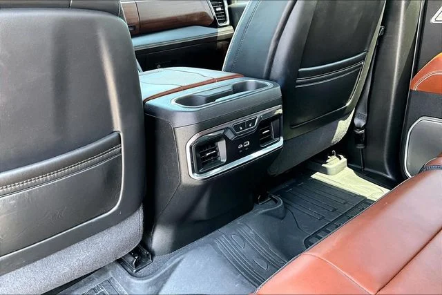 Used 2024 White GMC Denali Ultimate image 33