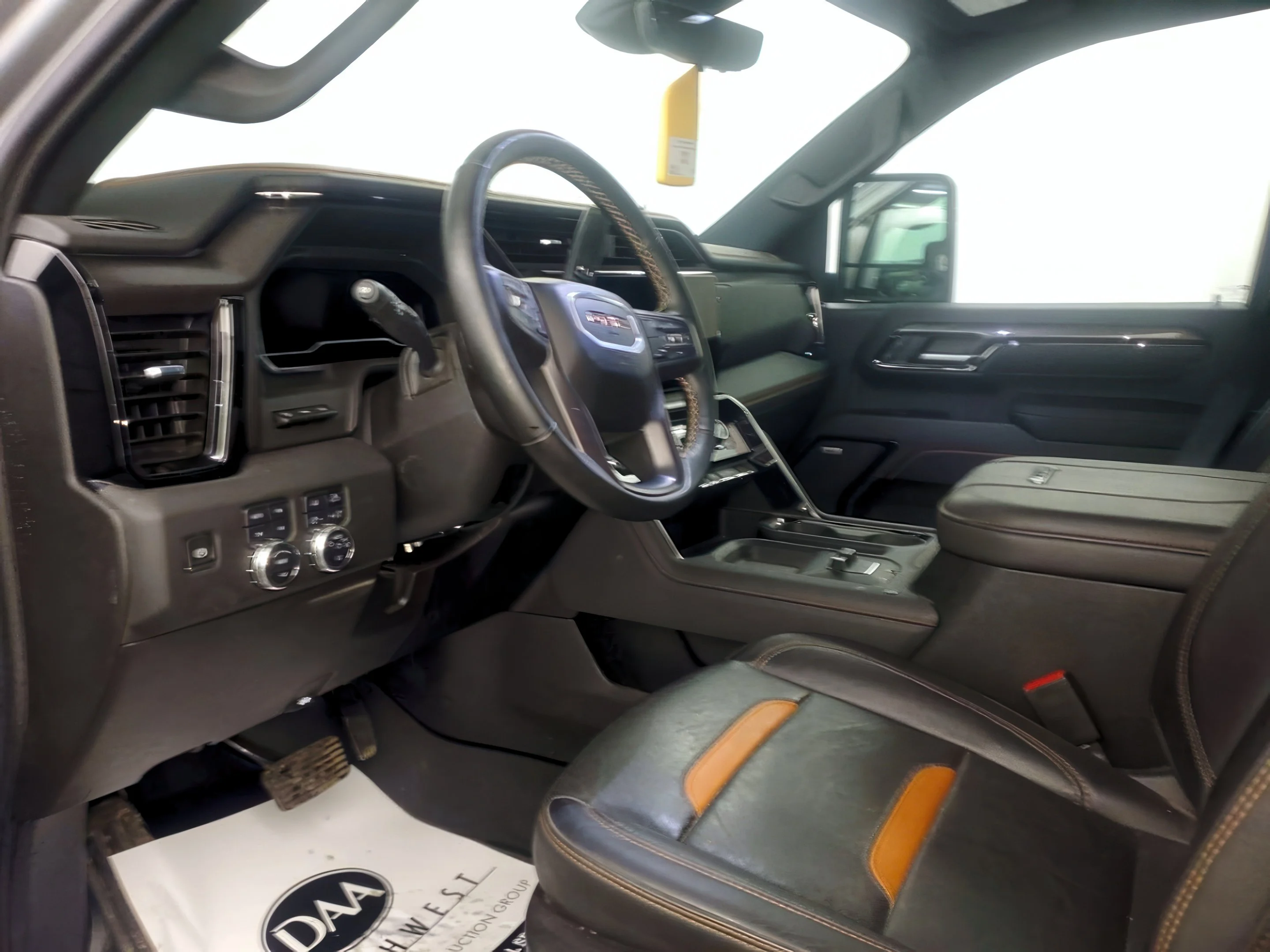 Used 2025 Sterling Metallic GMC AT4 image 8