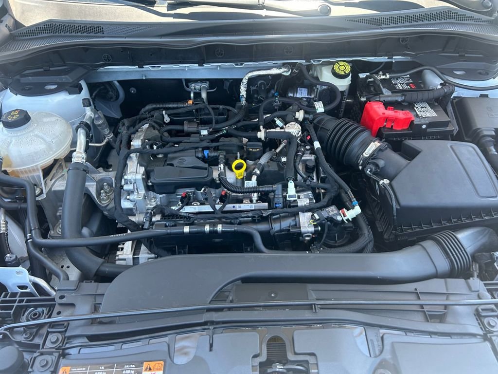 Used 2022 White Ford SE image 14