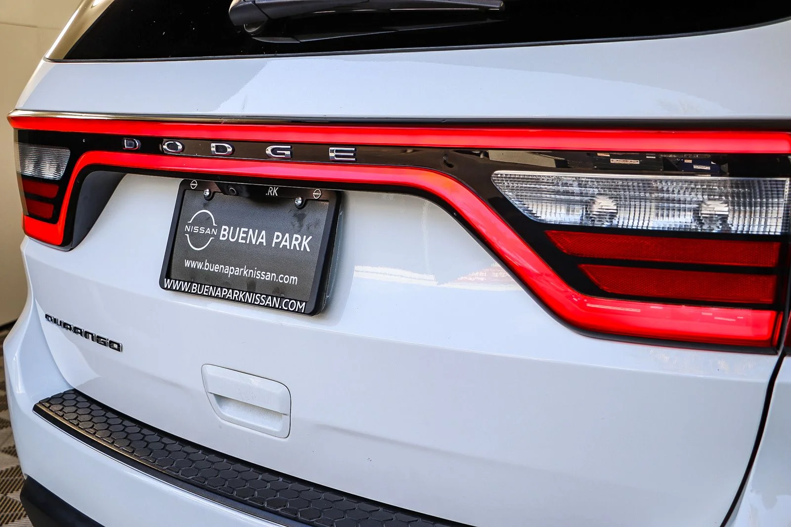 Used 2019 White Dodge SXT image 10