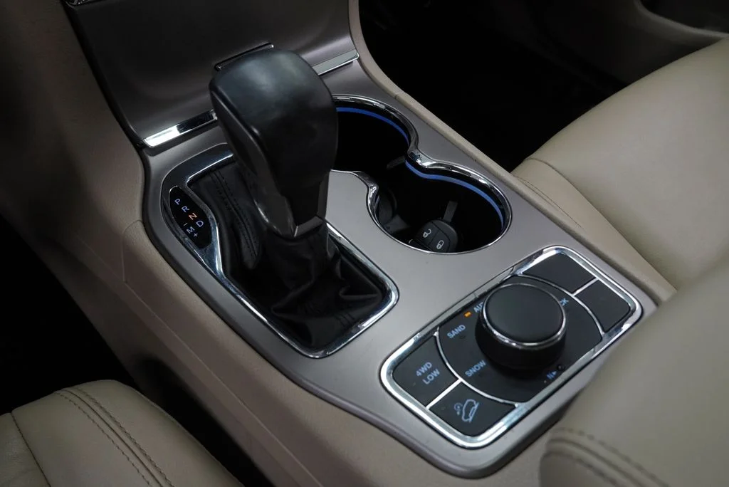 Used 2021 Gray Jeep Limited image 40