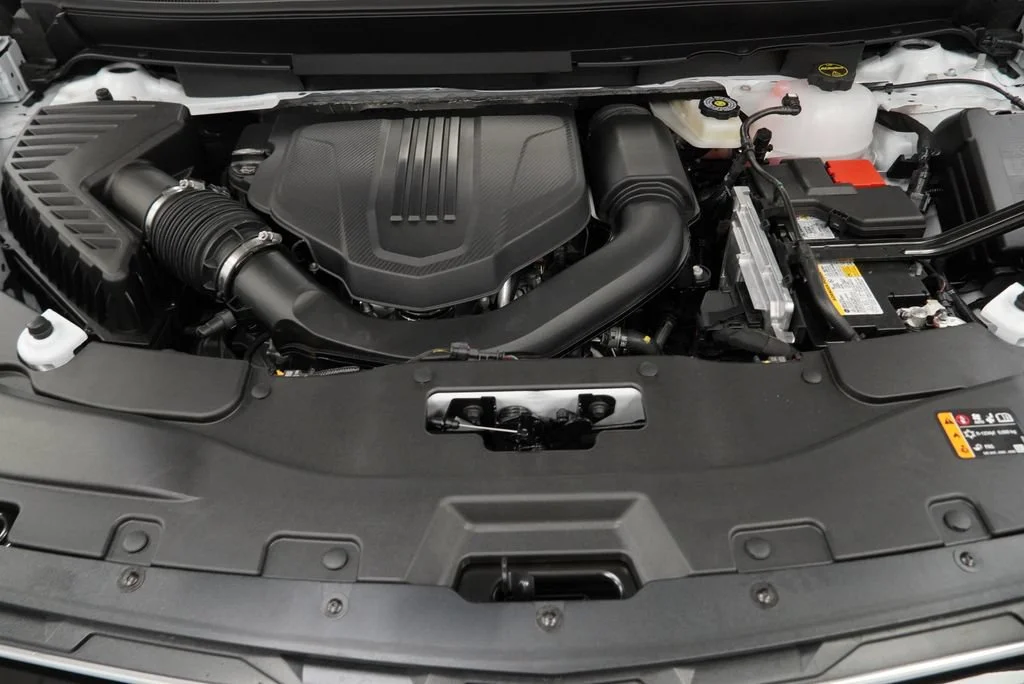 New 2027 Summit White Chevrolet LT image 40