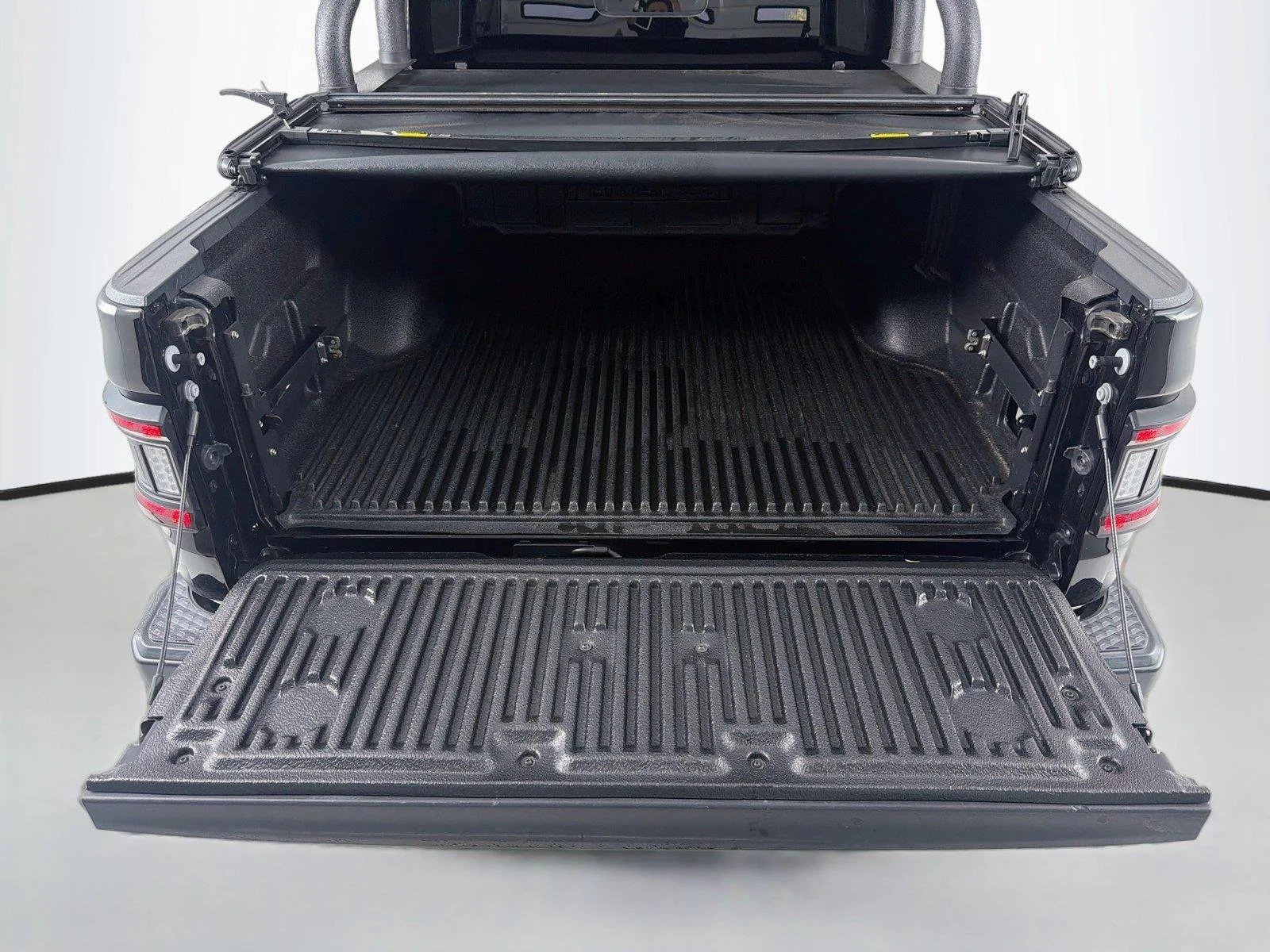 Used 2022 Black Clearcoat Jeep Sport S image 22