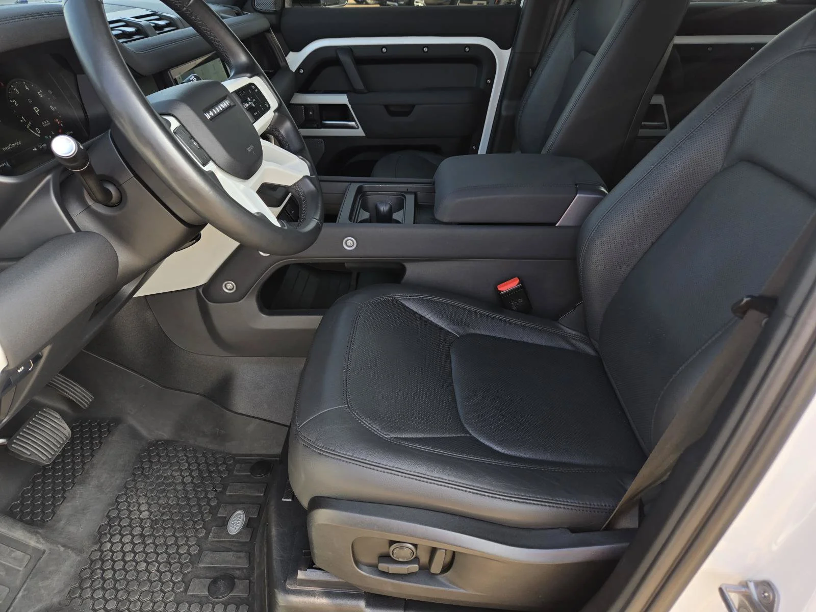 Certified Used 2023 Fuji White Land Rover SE image 18