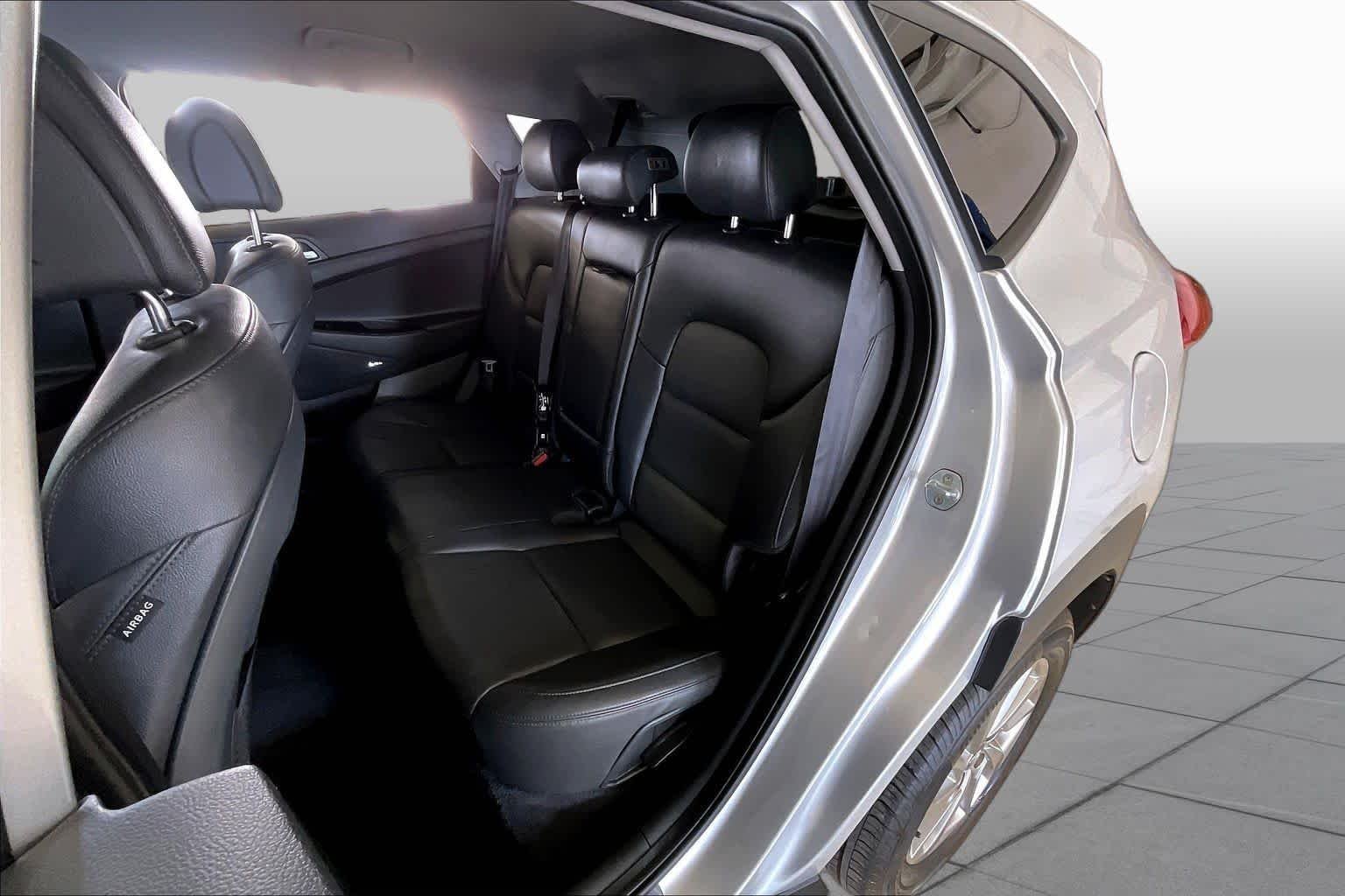 Used 2018 Molten Silver Hyundai SEL Plus image 18