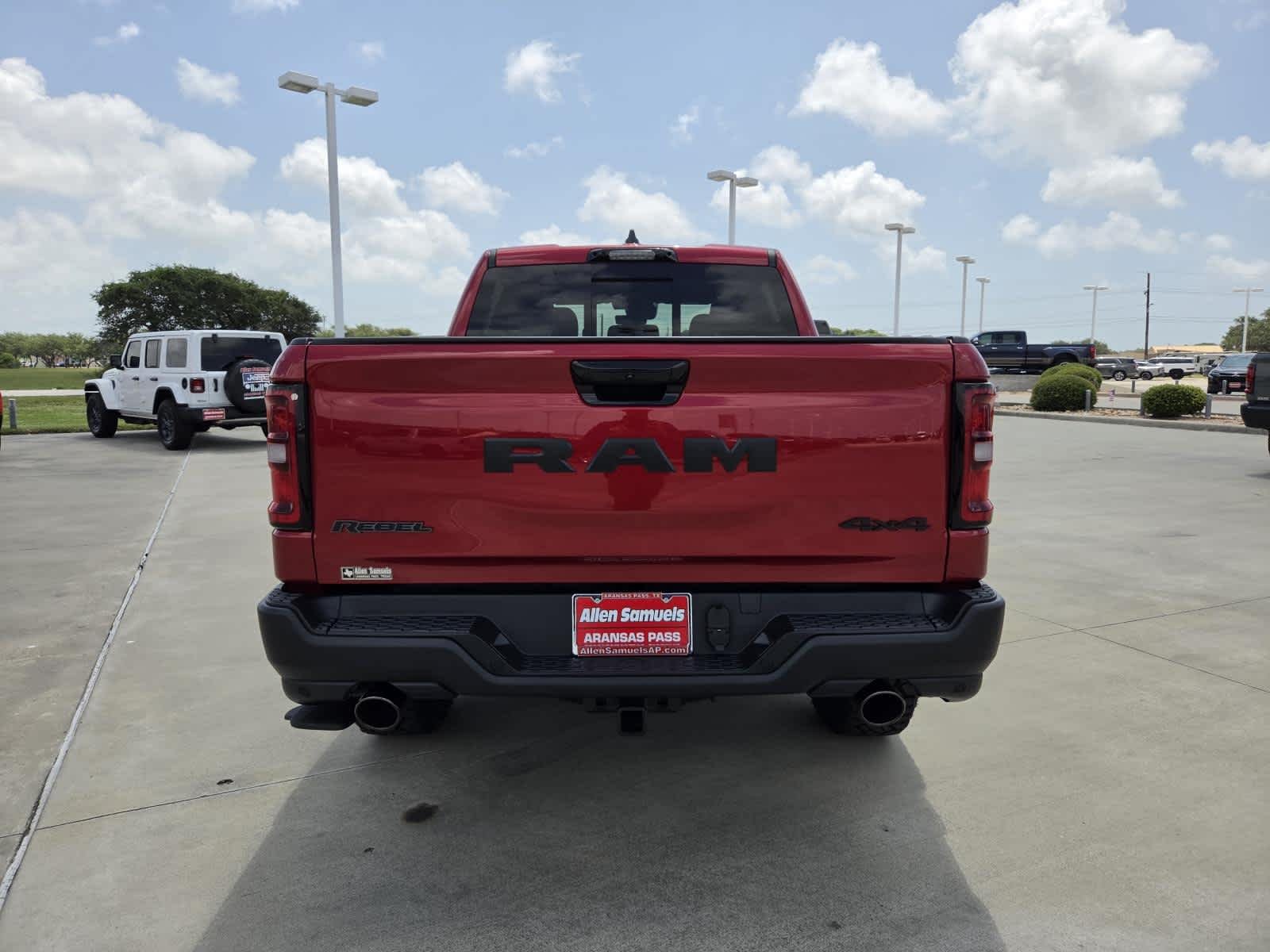 New 2026 Molten Red Pearl-Coat Exterior Paint RAM Rebel image 4